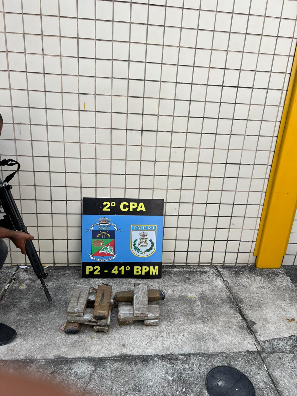 Policiais do 41° BPM apreendem 11 tabletes de 1kg de maconha, cada um, em Guadalupe